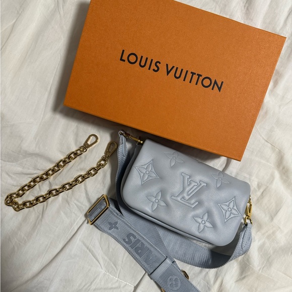 Louis Vuitton - Wallet On Strap Bubblegram - Picture 1 of 13
